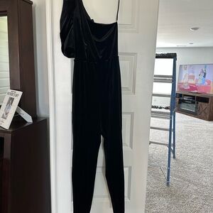 DO+BE Black Velvet One-Shoulder Jumpsuit
